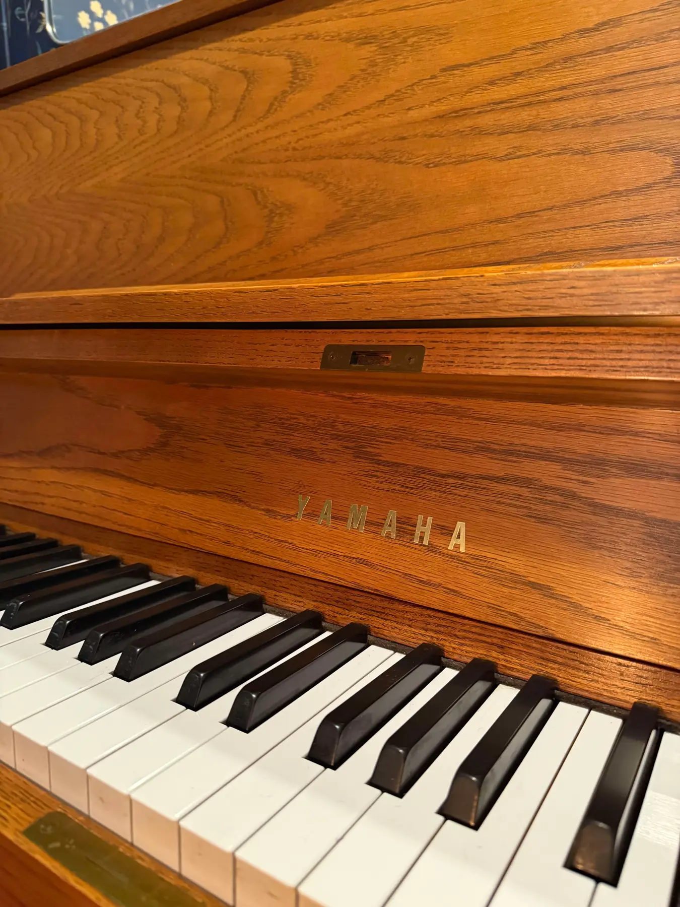 Oak Yamaha P22 Upright Piano