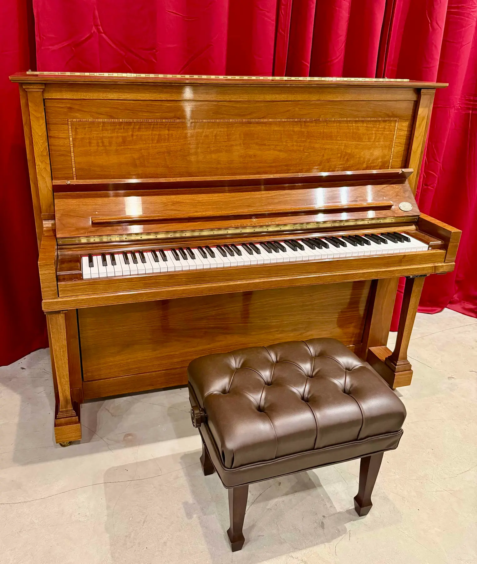 Steinway K52